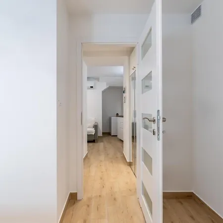 Ivan Apartman *